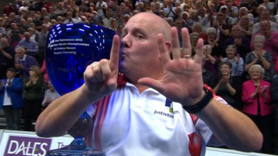 Scotland's Alex Marshall beats Andy Thomson to lift the World Indoor Bowls men's singles title for a sixth time