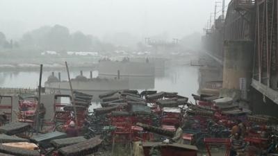 Delhi shrouded in fog