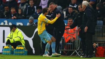 Leicester boss Nigel Pearson tangles with Crystal Palace midfielder James McArthur