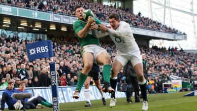 Six Nations 2015: Robbie Henshaw try puts Ireland in control