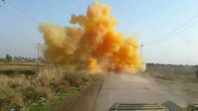 IS roadside bomb containing chlorine gas