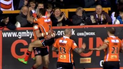 Castleford score a fantastic team try in their match against Salford