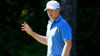 Masters 2015: Back-to-back birdies extend Jordan Spieth lead