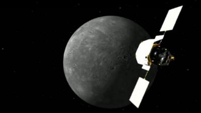 Messenger spacecraft orbits Mercury