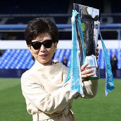 London City Lionesses owner Michele Kang with the Women's Championship trophy