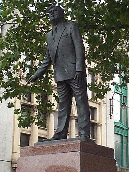 Cerflun Aneurin Bevan: Caerdydd