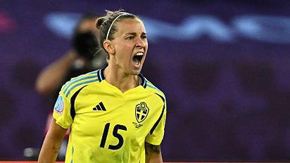 Julia Zigiotti Olme celebrating