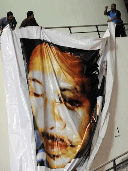 Supporters of Malaysian opposition leader Anwar Ibrahim hang a poster of him at a rally in Selangor state on July 1, 2008 showing a black eye inflicted in a severe beating by the police chief shortly after his sacking