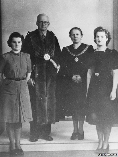 Margaret Thatcher with her parents and sister, Muriel in 1945