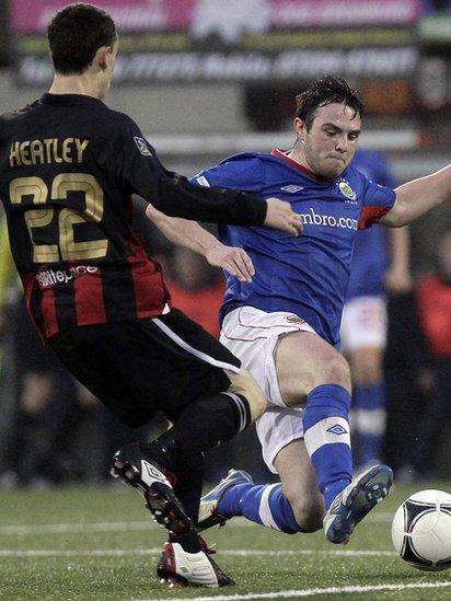 Crusaders' Paul Heatley and Linfield's Jamie Mulgrew