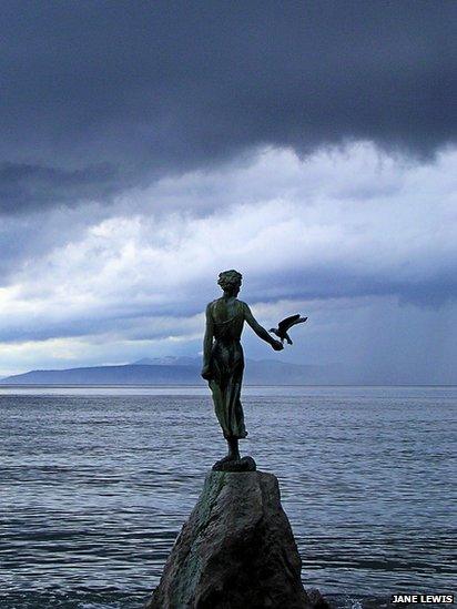 Maiden with the seagull statue