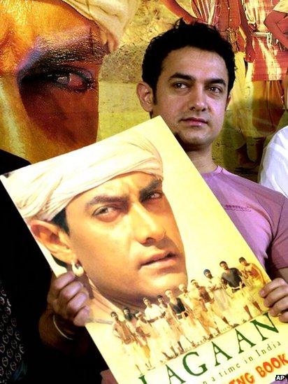 Aamir Khan with Lagaan poster