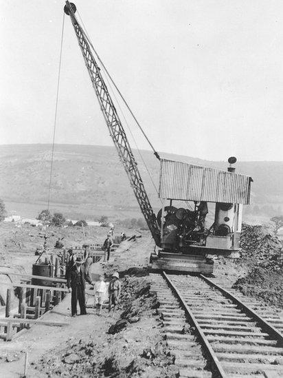 Building of first Cheddar reservoir