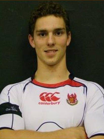 George North yn ei ddyddiau yng Ngholeg Llanymddyfri / George North as a student at Llandovery College where he played in the back row!