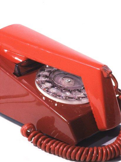 Ffôn modern o'r oes // A cutting edge, modern 1970s phone