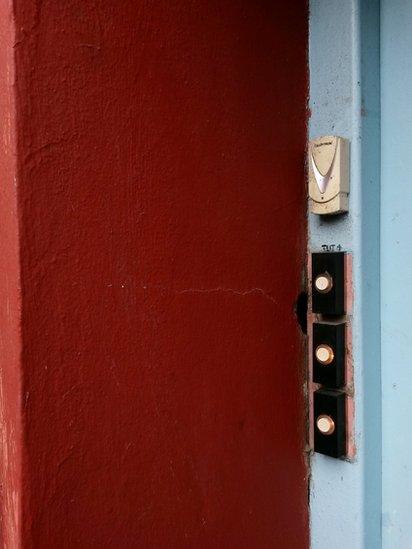 'Cymdogion' gan Emma Lloyd