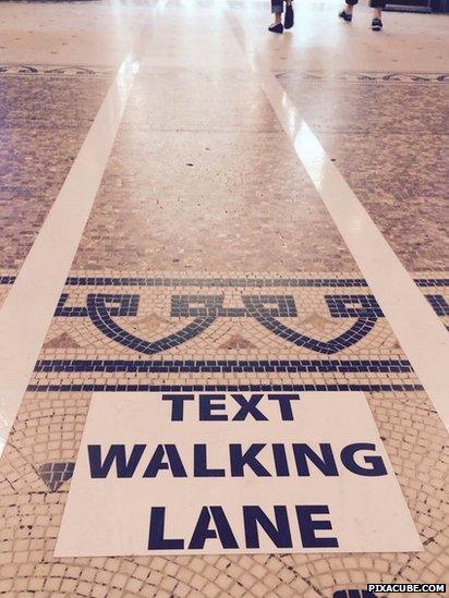 'Text walking lane' in Antwerp (June 2015)