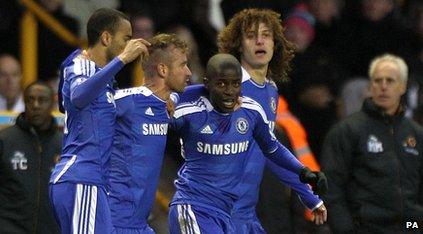 Ramires celebrating goal with 3 team mates