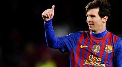 Lionel Messi giving thumbs up