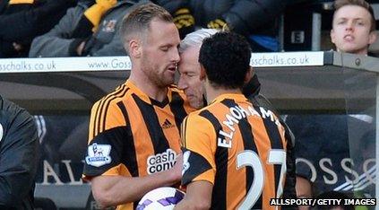 Alan Pardew headbutts David Meyler