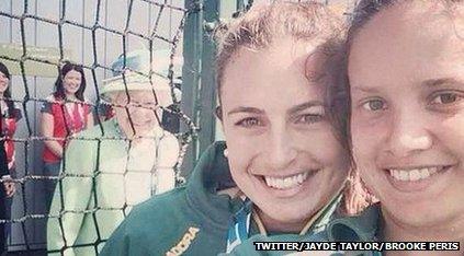 The queen photobombs a selfie