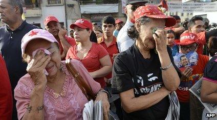 A crowd of mourners