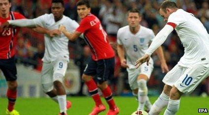 Wayne Rooney scores from the spot