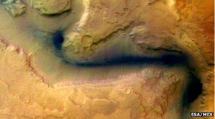 Reull Vallis channel on Mars as seen by ESA's Mars Express in 2004 (False colour)