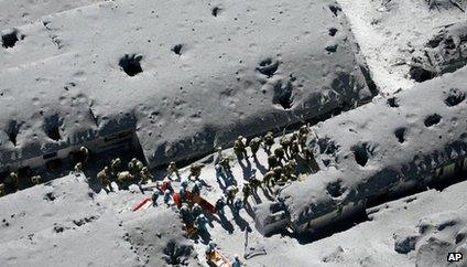 Searchers on Mount Ontake (29 Sept)