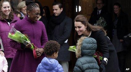 Kate meeting children and the mayors wife