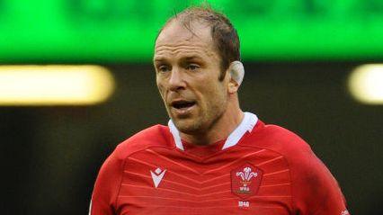 Alun Wyn Jones in a Wales rugby shirt