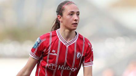 Naomi Layzell in Bristol City kit