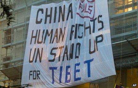 Students for a Free Tibet banner