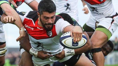 Toulouse's Yann David scores a try before half time