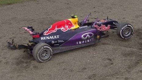 Daniil Kvyat crashes