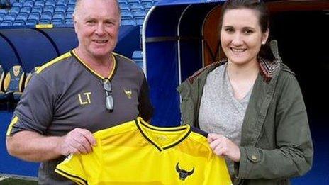 Oxford United women's manager Les Taylor with new signing Lauren Haynes