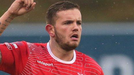 Darren Murray in action for Portadown