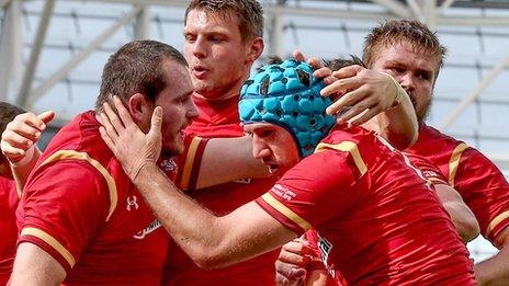 Wales celebrate Justin Tipuric's try in the first half