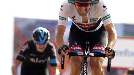 Tom Dumoulin (right) wins stage nine from Chris Froome