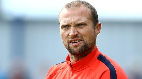 Warren Feeney has quit as manager of Irish Premiership club Linfield