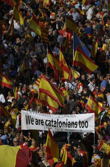 Unionist demonstrators in Barcelona, 27 October