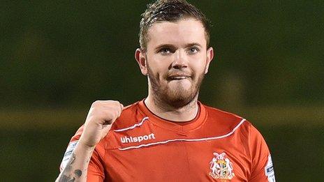 Darren Murray joins Cliftonville from Portadown on a three-and-a-half year deal