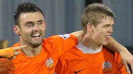 Glenavon have won five out of six in the Premiership