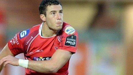 Steven Shingler kicks the winner for Scarlets