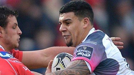 Josh Matavesi is caught by Aaron Shingler and John Barclay
