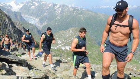 Jamie Roberts and team-mates hiking