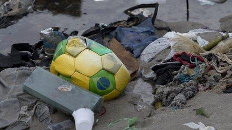 Rubbish in Guanabara Bay