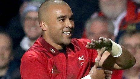 Simon Zebo celebrates scoring Munster's fourth try against Dragons