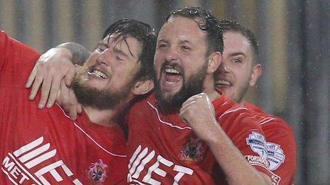 Portadown snatched a 3-2 win over Carrick Rangers