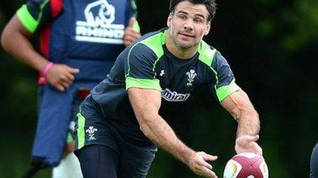 Mike Phillips training with Wales